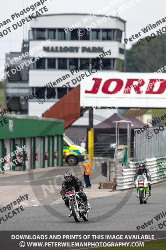 Vintage motorcycle club;eventdigitalimages;mallory park;mallory park trackday photographs;no limits trackdays;peter wileman photography;trackday digital images;trackday photos;vmcc festival 1000 bikes photographs